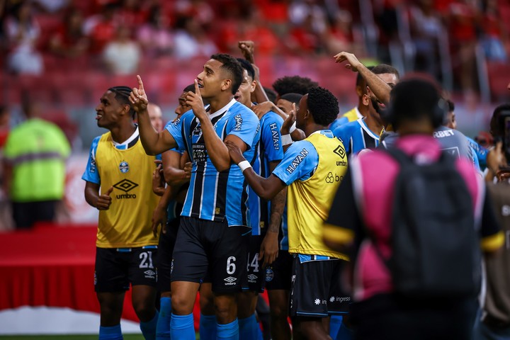 El festejo de Gremio por el título del Gaúcho ante Inter.