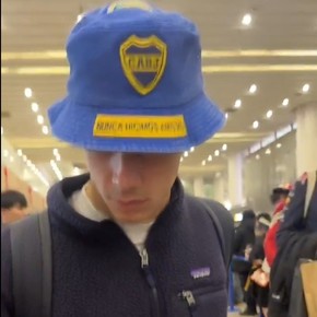 Con otro guiño a Boca, Colapinto llegó a China para enfocarse en el Gran Premio de Shanghai