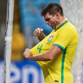 Tras casi 10 años jugando en Gremio, Kannemann se nacionalizó brasileño