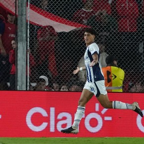 La noche "de película" para Dávila: su gol con apenas 25 segundos en cancha y el "Tevez me dijo que lo iba a ganar"