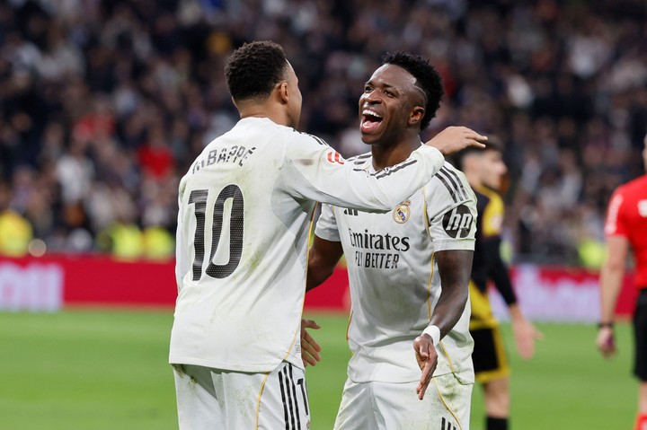 Mbappé le apunta al partido de vuelta (EFE).