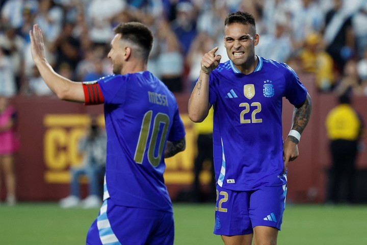 Messi y Lautaro en el último Argentina - Guatemala (REUTER).