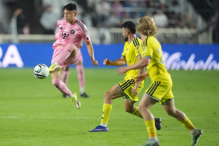 Mar 18, 2026; Fort Lauderdale, Florida, USA; Inter Miami midfielder David Ayala passes the ball against Nashville SC defenders during the second half at Chase Stadium. Mandatory Credit: Jim Rassol-Imagn Images