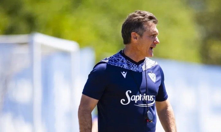 Guillermo Barros Schelotto en el entrenamiento de Vélez (Foto: @velez).