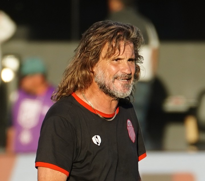 Insua, el DT del Guapo (Foto Marcelo Carroll).
