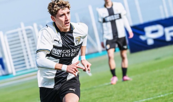 Luca Scarlato, el volante creativo de 16 años que dejó la cantera de Núñez para irse a Europa.