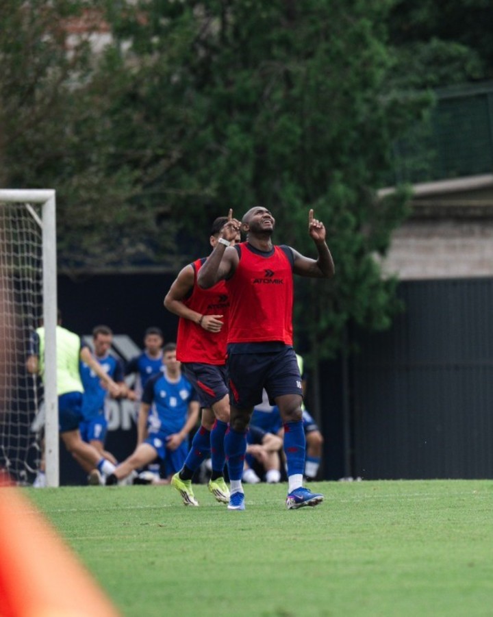 Herazo festejando su gol en el amistoso (Foto: Prensa San Lorenzo).