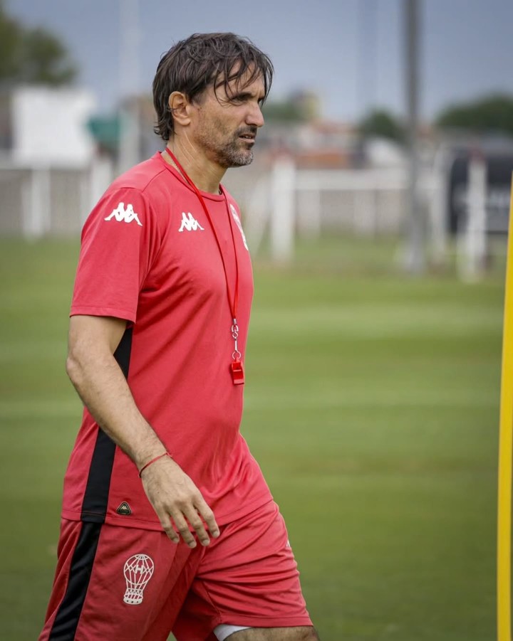Diego Martínez, DT del Globo (Prensa Huracán).