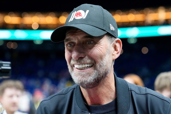 Klopp, lejos de las canchas y distendido. AP.