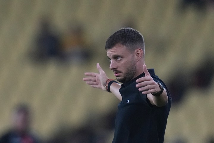 Anselmi, ya ex DT de Botafogo (AP). 