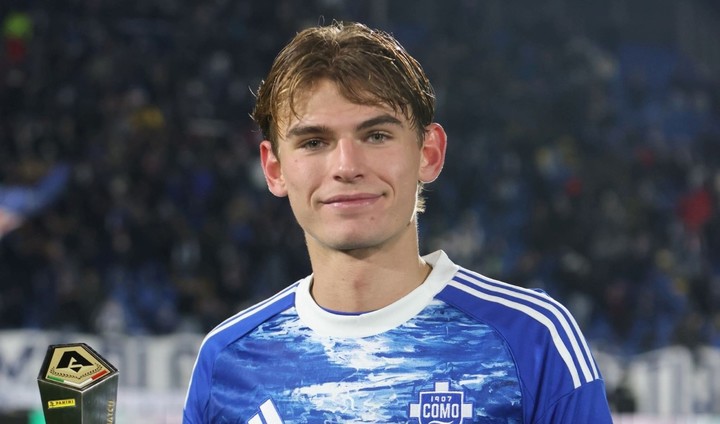 Nico Paz, de enorme presente en la liga italiana. (Foto/@SerieA_EN).