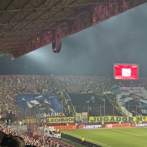 Así se ve la tribuna donde están los hinchas de Boca en la Fortaleza