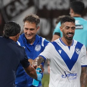 Vélez le ganó a Platense, estiró su invicto y se alejó en la cima