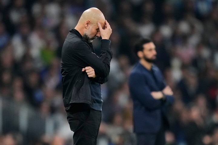 Guardiola lamentándose durante la derrota del City (AP Photo).