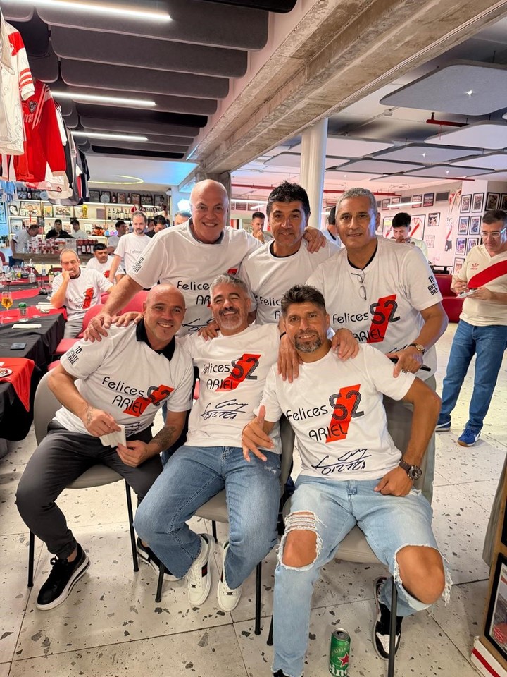 Ortega junto al Luigi Villalba, Ariel Franco, Hernán Díaz, Gustavo Zapata y el ex directivo Mario Argenta.