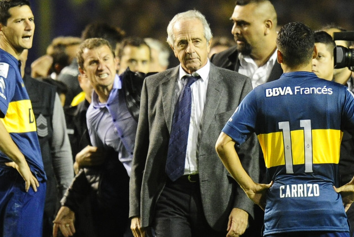 La bronca del Vasco con D'Onofrio en la famosa noche del gas pimienta en la Bombonera, el día que River no salió a jugar el ST.