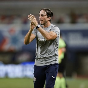 Luis Zubeldía con Olé: de su batalla contra un meme viral y una difícil operación de corazón a convertirse en el mejor entrenador del fútbol carioca