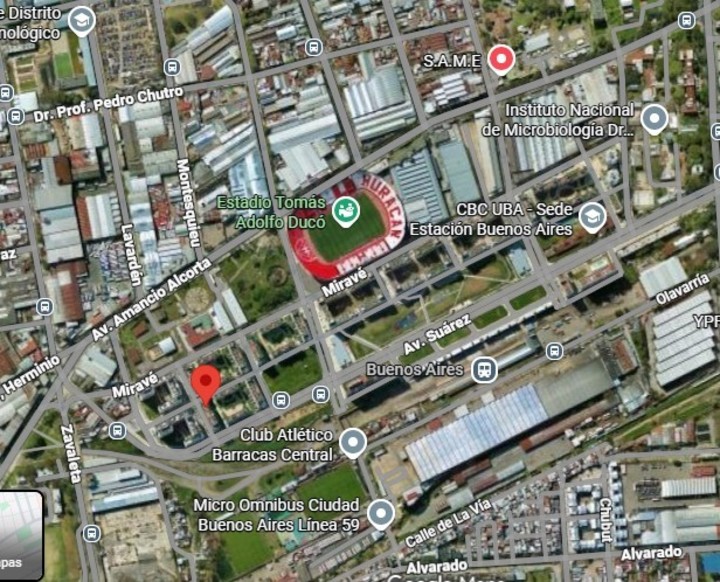 La zona en rojo del derrumbe y la cercanía con la cancha de Huracán y la de Barracas Central.