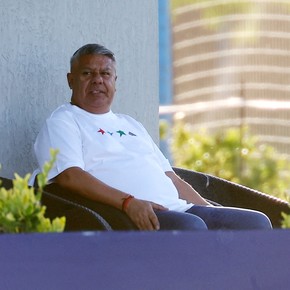 Tapia contraataca en un aniversario de gestión: “Muchos opinan, pocos hacen”