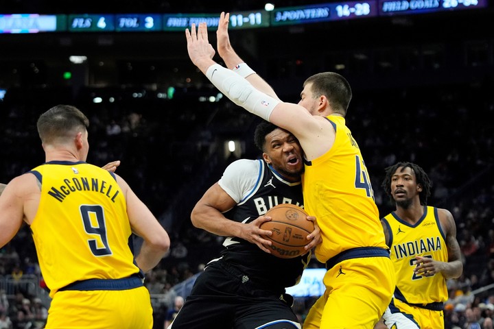Indiana no pudo con Antetokounmpo y compañía (AP Photo).