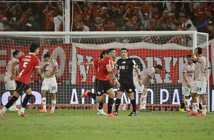 La locura por el 4 a 4 final de Independiente ante Unión (Fotobaires).