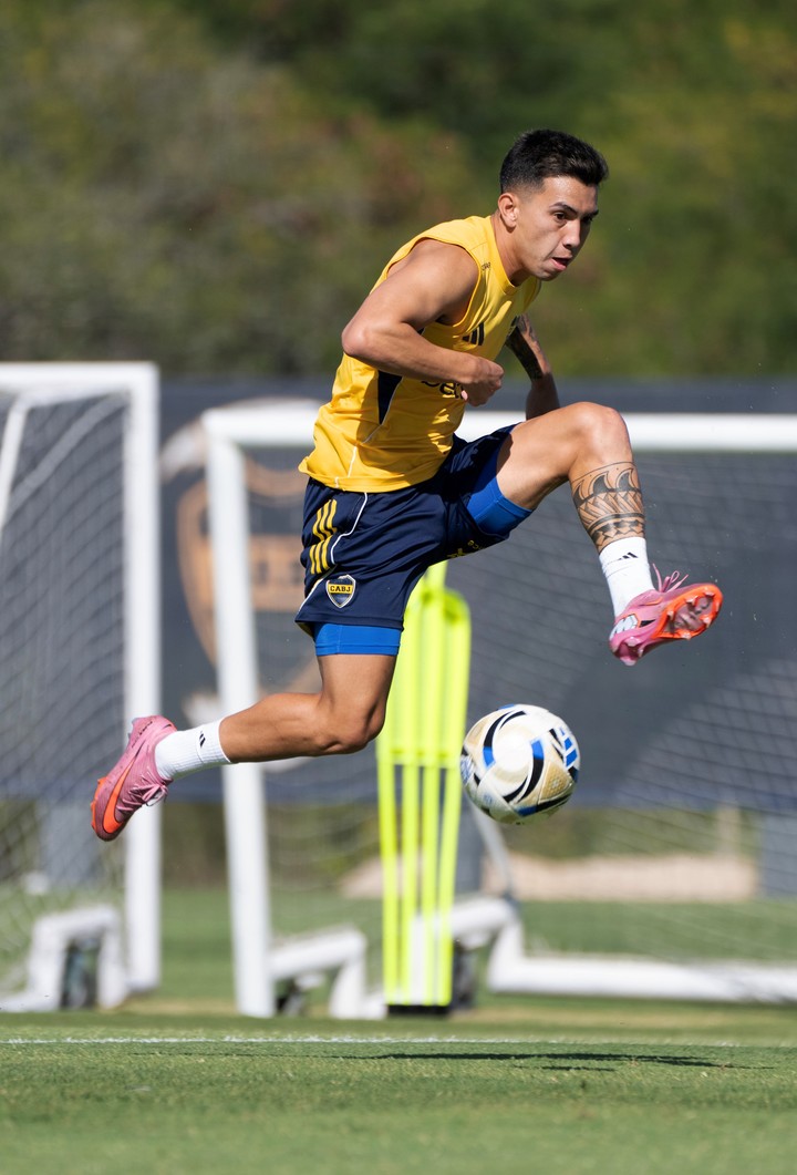 Alan Velasco se recuperó de una distensión grado 2 del ligamento colateral medial de la rodilla izquierda y volvió a hacer fútbol. ¿Concentra con San Lorenzo?