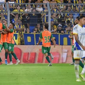 Video: el golazo de pecho de Banfield contra Rosario Central 