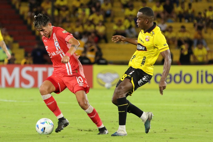 El Bicho quedó eliminado por penales y eso abre una chance a una posible venta. (EFE)
