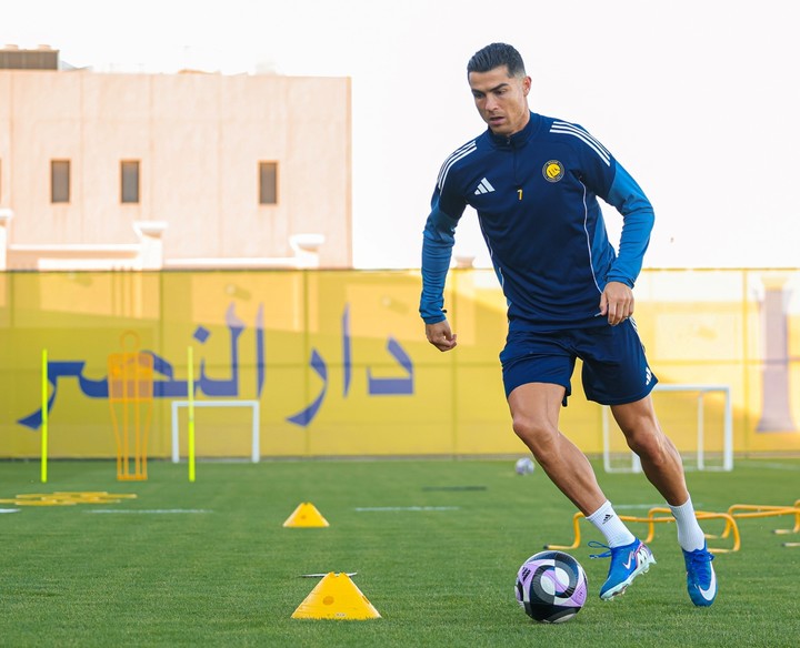 Cristiano Ronaldo volvió a entrenar con Al Nassr. (X: @AlNassrFC)