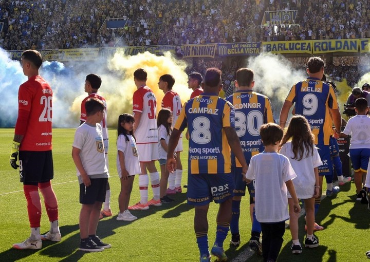 El pasillo de espaldas de Estudiantes a Rosario Central.