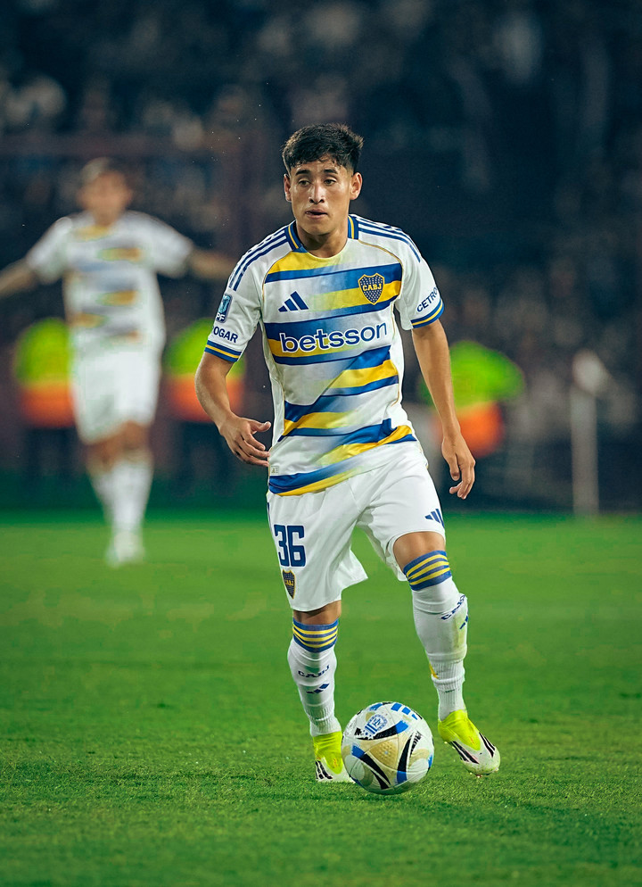 Aranda debutó como titular en la Primera de Boca con 18 años y la rompió vs. Lanús.