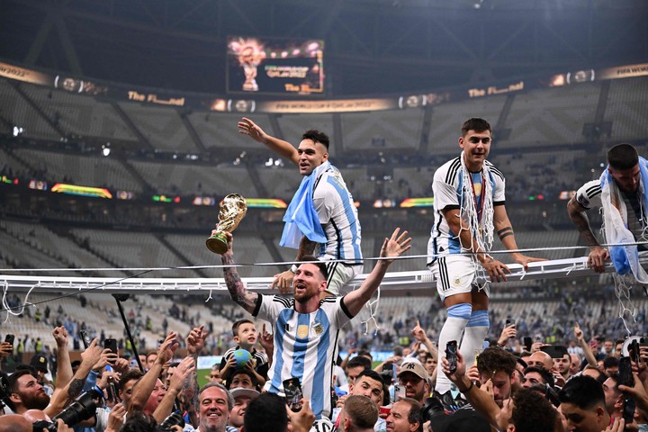 Lautaro en los festejos de Qatar 2022 (AFP).