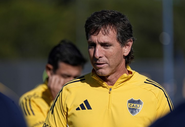 Claudio Ubeda prepara el equipo que viajará a Córdoba para enfrentar a la T el jueves 2/4 (Prensa Boca).