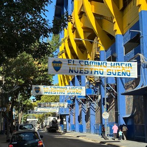 Camino al sueño: los pasacalles que aparecieron en La Boca sobre la ampliación de la Bombonera