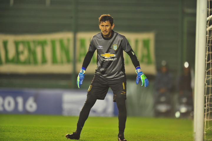 Hilario Navarro en Banfield. (foto: Marcelo Carrol) 