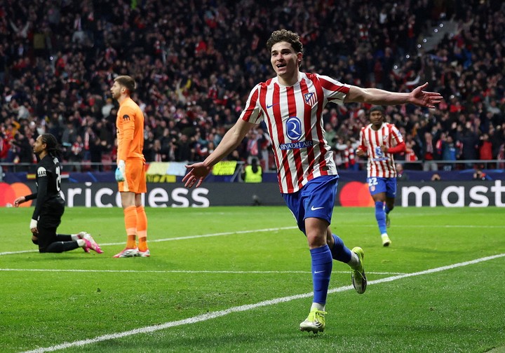 Julián Álvarez en el Atlético. (foto: REUTER)