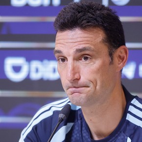 Scaloni se quebró al hablar de Panichelli y cortó la conferencia