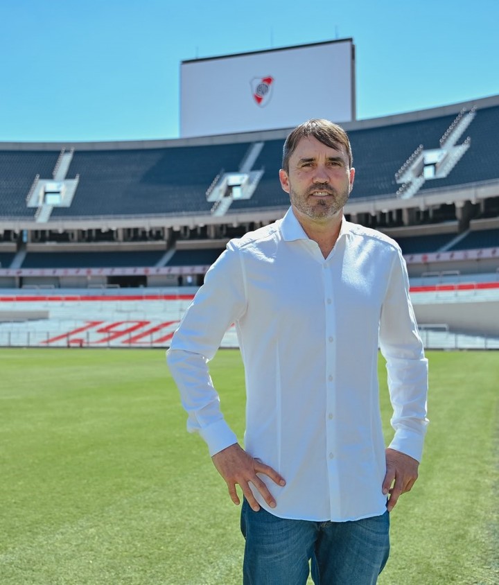 La presentación de Coudet como DT de River en el Monumental. (Prensa River).