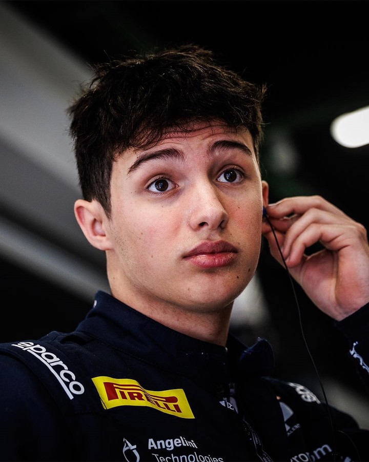 Mattia Colnaghi, piloto de la academia de Red Bull en la Fórmula 3, hizo su estreno en Australia y se le reventó el motor de su auto. (@redbulljuniorteam)