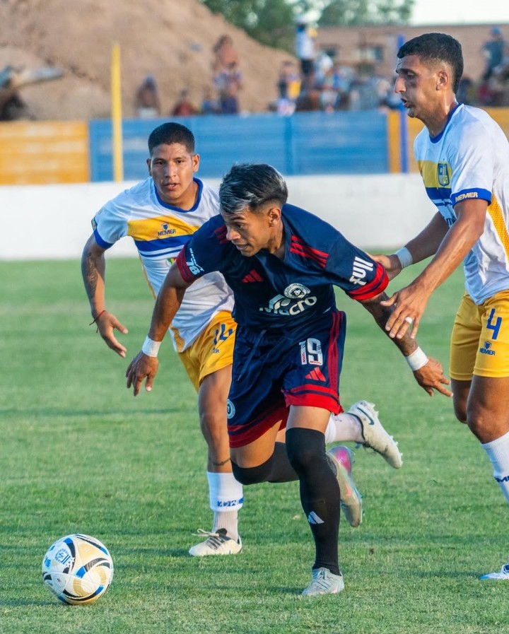 Los jugadores de Leones FC tras el debut (Prensa Leones FC).