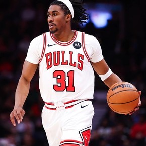 Chicago Bulls despidió a un jugador por sus comentarios anti LGTBQ y sus dichos religiosos