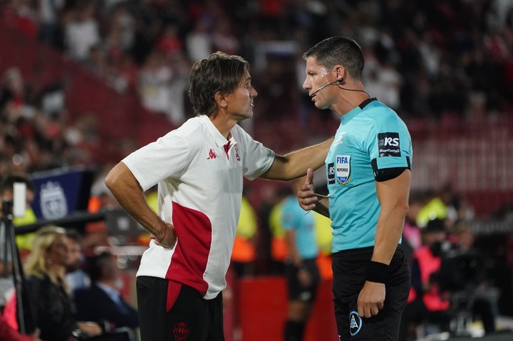 Diego Martínez se queja a Ramírez (Emmanuel Fernández)