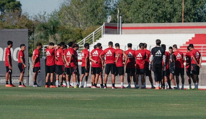 El plantel en el Camp. Prensa River.