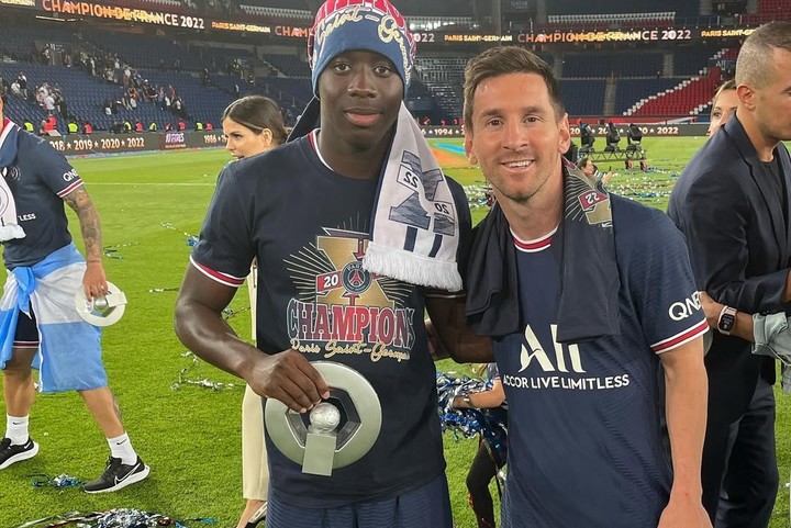Djeidi Gassama y Lionel Messi en el PSG.