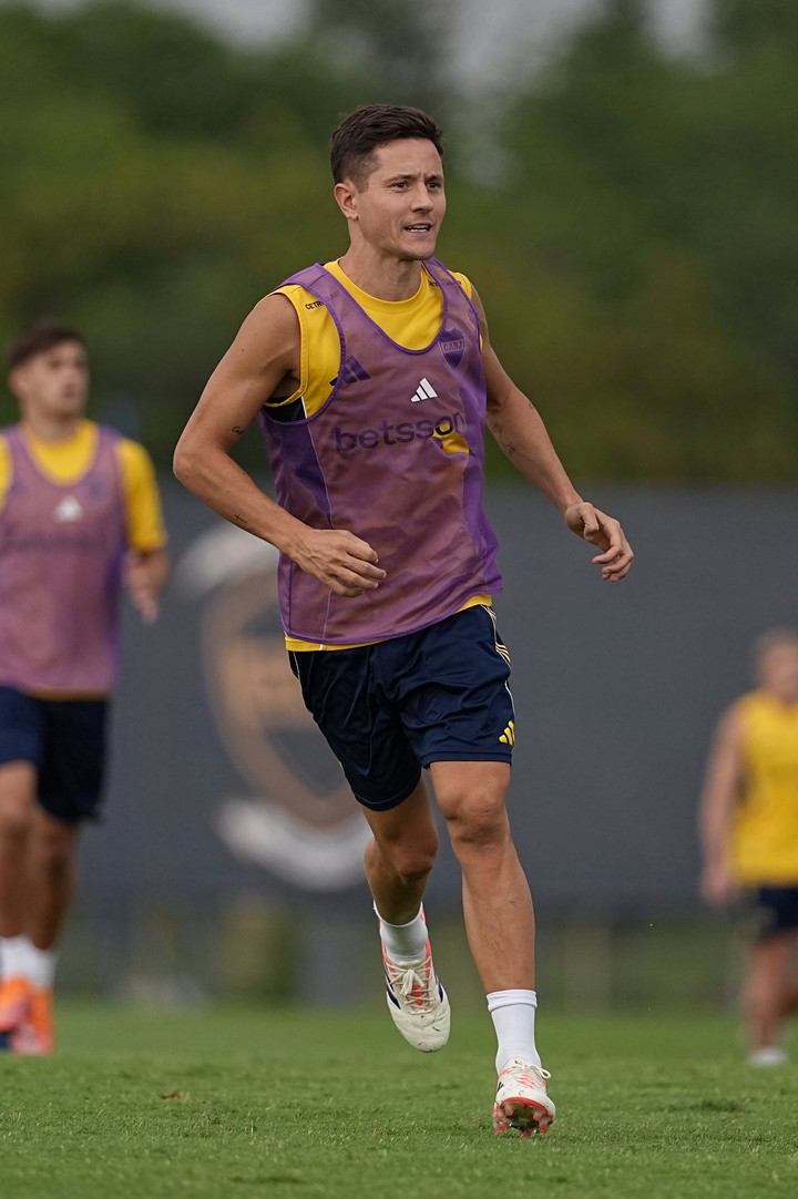 Fútbol para Ander Herrera en Ezeiza (Prensa Boca).