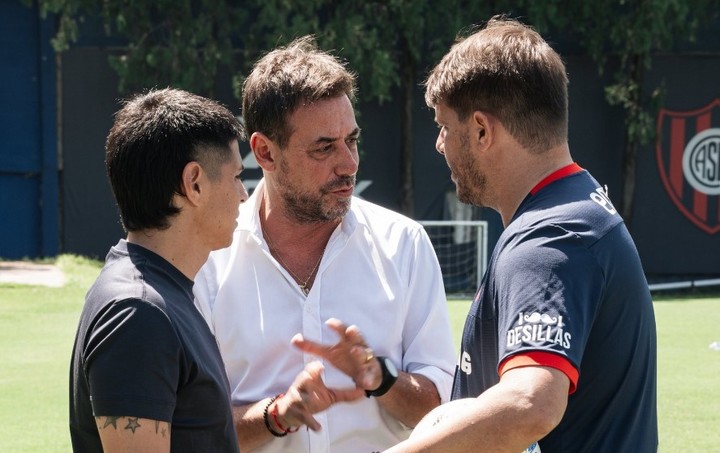 Barrientos le informó la mala noticia al entrenador.
Foto: Prensa CASLA.