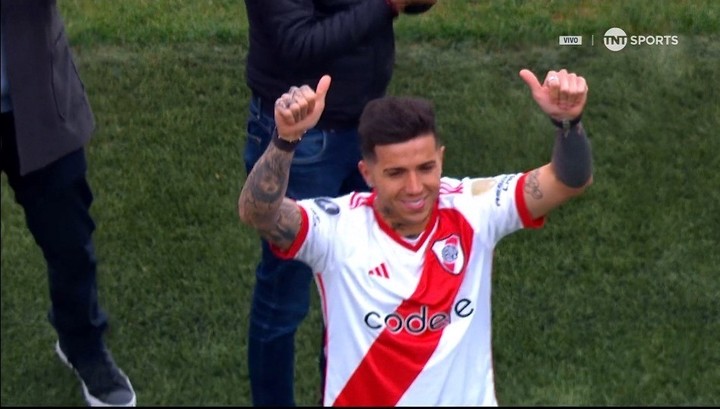 Enzo Fernández en el Monumental.