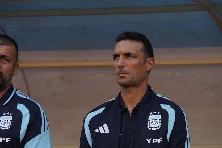 Scaloni en Angola - Argentina (Tato Pagano / Prensa AFA).