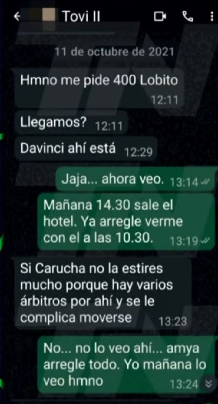 El chat que se difundió como un diálogo entre Toviggino y Beacon.