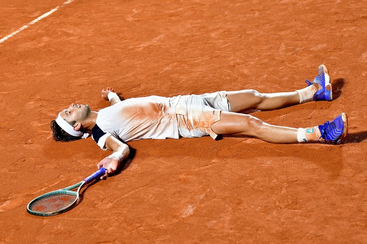 Etcheverry, en el piso después de ganar el ATP 500 de Río. (Prensa Río Open)